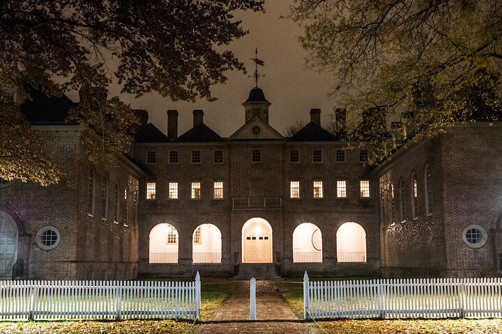 Whispers of Williamsburg Haunted Ghost Tour with Add-on options