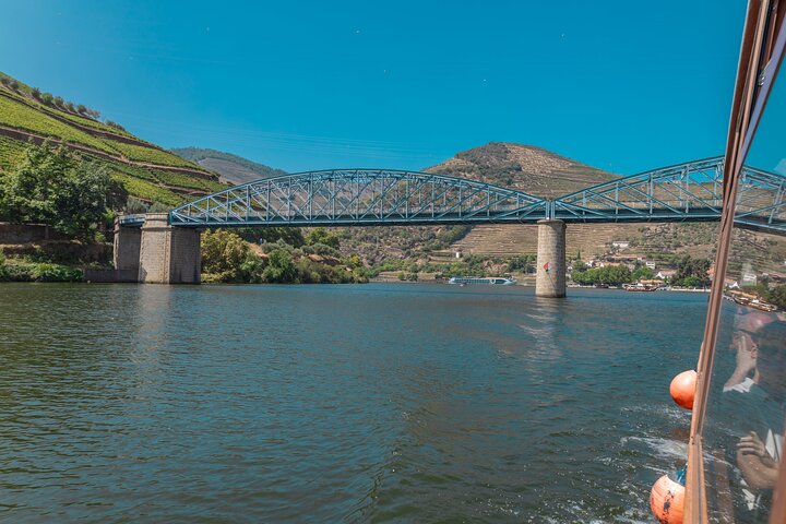 Complete Douro Valley Wine Tour with Lunch, Wine Tastings and River Cruise