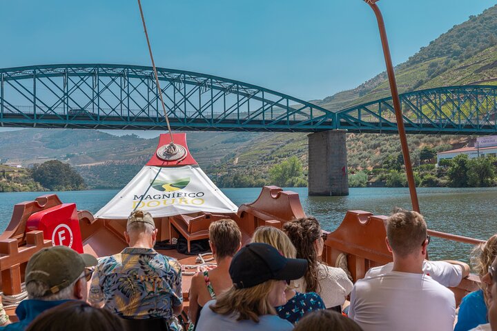 Complete Douro Valley Wine Tour with Lunch, Wine Tastings and River Cruise
