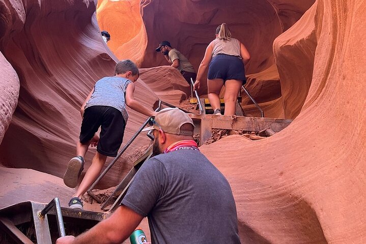 Antelope Canyon and Horseshoe Bend Day Tour from Flagstaff