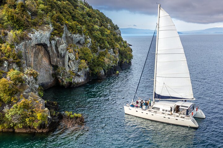 Luxury Sailing - Māori Rock Carvings - Taupo Sailing Adventures