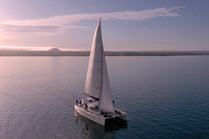 Luxury Sailing - Māori Rock Carvings - Taupo Sailing Adventures