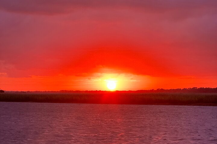 Private Charleston Sunset & Dolphin Cruise