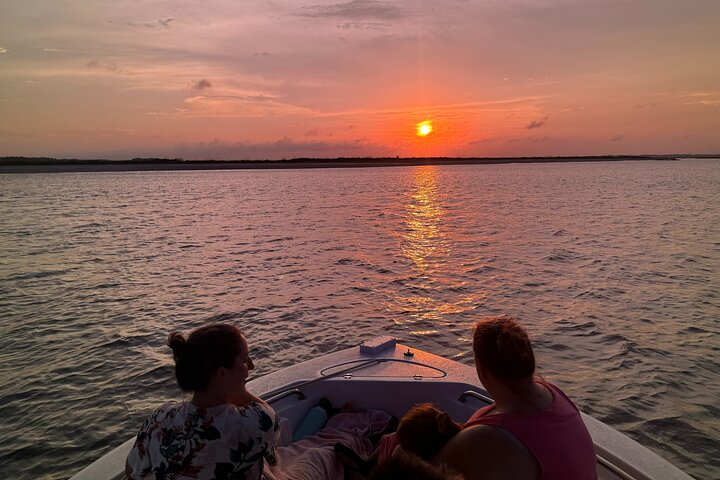 Private Charleston Sunset & Dolphin Cruise