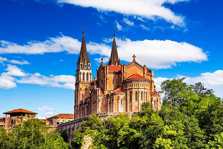 Covadonga Lakes, Sanctuary and Cangas de Onís from Santander