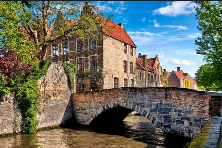 Best Bruges Cruise-Friendly Tour including Canal Boat Ride