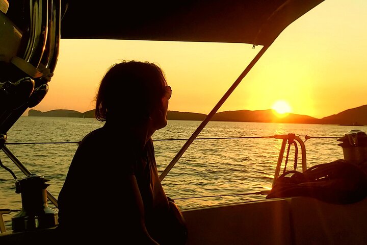 Sunset tour on a sailing boat with aperitif or dinner