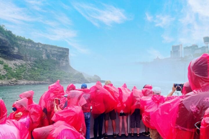 NYC to Niagara Falls 1-Day Tour: Flight and Land-Airfare Included
