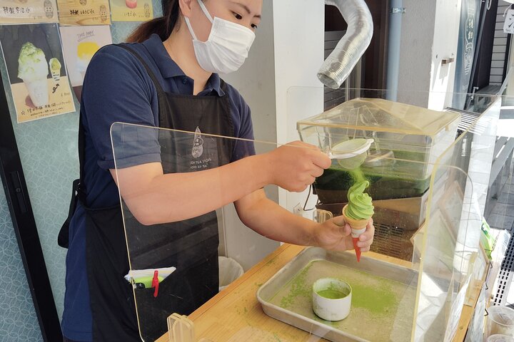 Kyoto: Enjoy Byodoin Temple and Tea Sweets