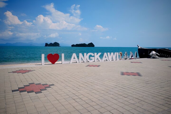 Langkawi Private Tour Highlights with Cable Car and Sky Bridge