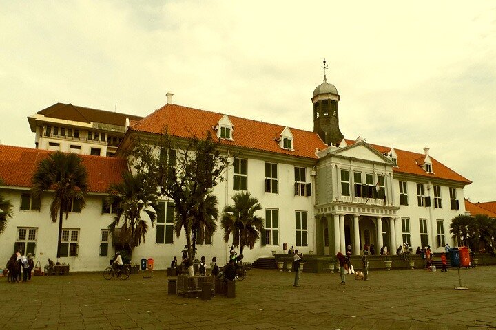 Jakarta Half-Day Guided Tour with a Private Fun Local Host
