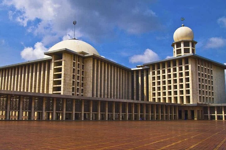 Jakarta Half-Day Guided Tour with a Private Fun Local Host