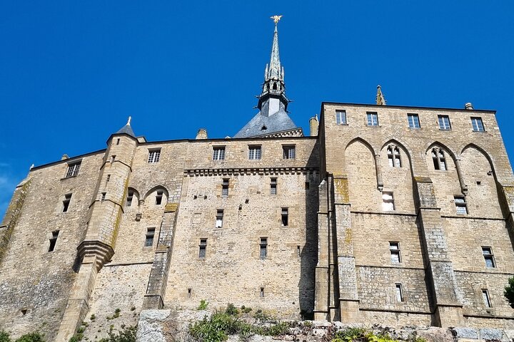 2 hour guided tour of Mont Saint Michel, abbey ticket included