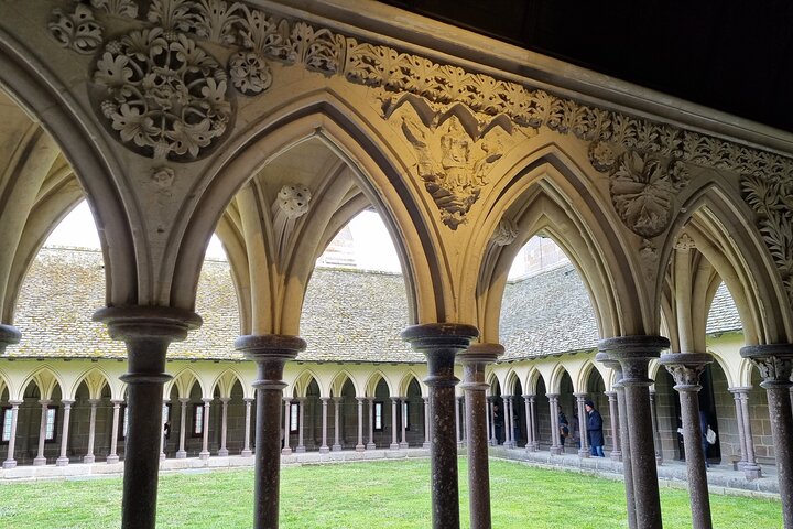 2 hour guided tour of Mont Saint Michel, abbey ticket included