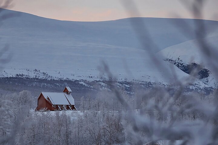 Lunch tour to the Sami village Nikkaluokta