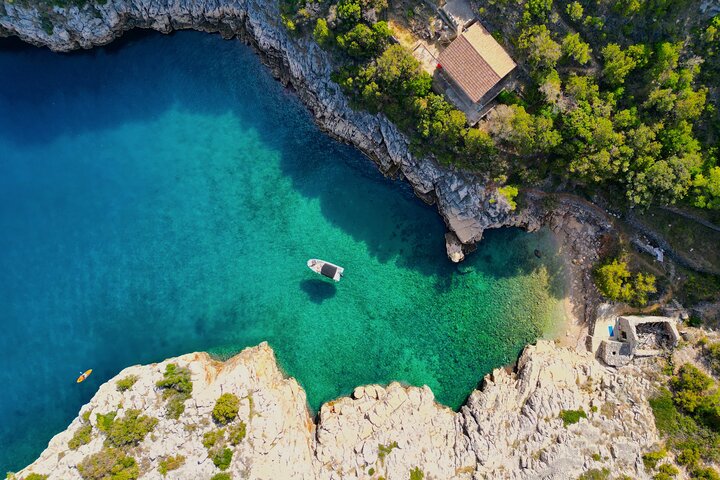 Makarska: 3-Island Speedboat Tour with Cave and Blue Lagoon