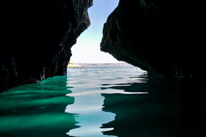 Makarska: 3-Island Speedboat Tour with Cave and Blue Lagoon