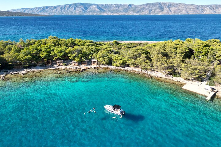 Makarska: 3-Island Speedboat Tour with Cave and Blue Lagoon