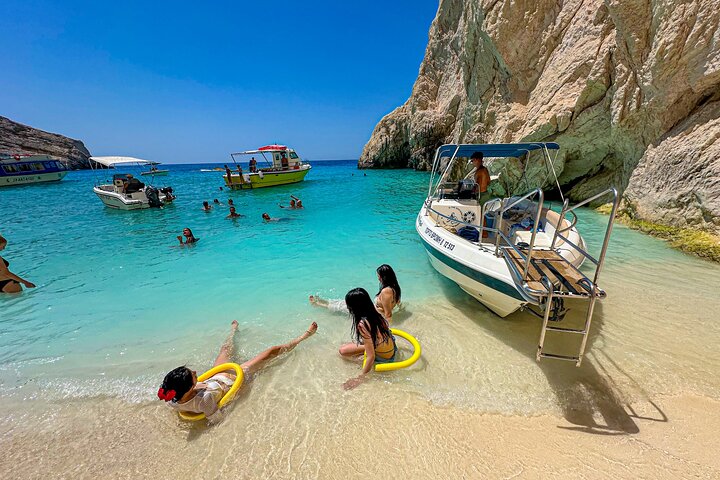 Exclusive Shipwreck & Blue caves Tour : Up to 10 guests