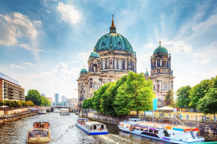 Deluxe Berlin Tour from Warnemunde or Rostock Cruise Port