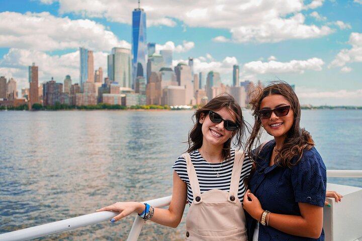 New York City 90-Minute Cruise: Lady Liberty, Bridges and Skyline