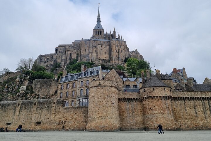 2 hour guided tour of Mont Saint Michel, abbey ticket included