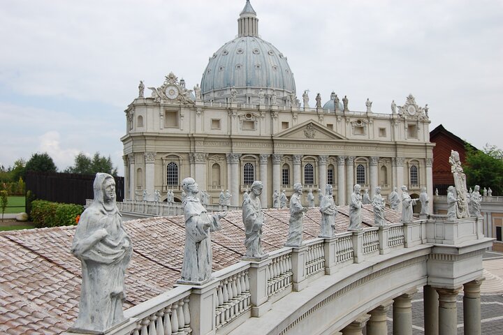 Rome: Vatican Museums & Sistine Chapel Fast Entry -Optional Guide