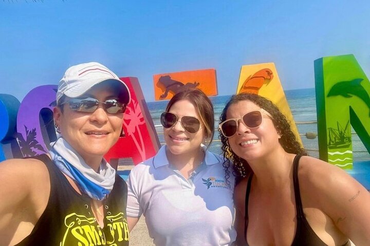 Roatán Private Snorkeling, Wildlife Park, and West Bay Beach