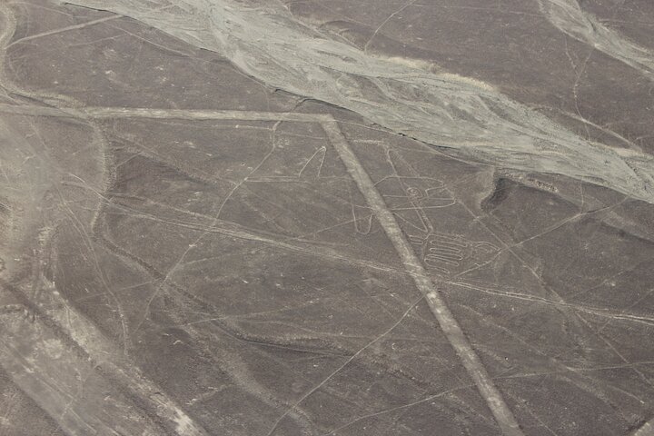 Overflight Lineas de Nasca Aerial view!