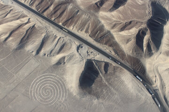 Overflight Lineas de Nasca Aerial view!