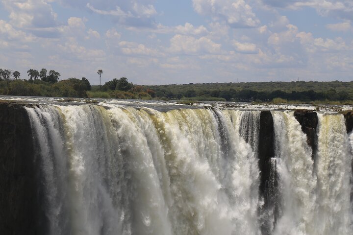 Zimbabwe & Zambia: Guided Tour of the Falls from Both Sides