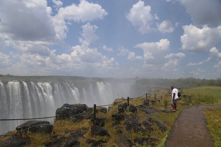 Zimbabwe & Zambia: Guided Tour of the Falls from Both Sides