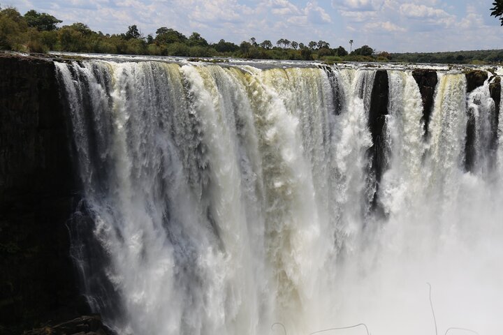 Zimbabwe & Zambia: Guided Tour of the Falls from Both Sides