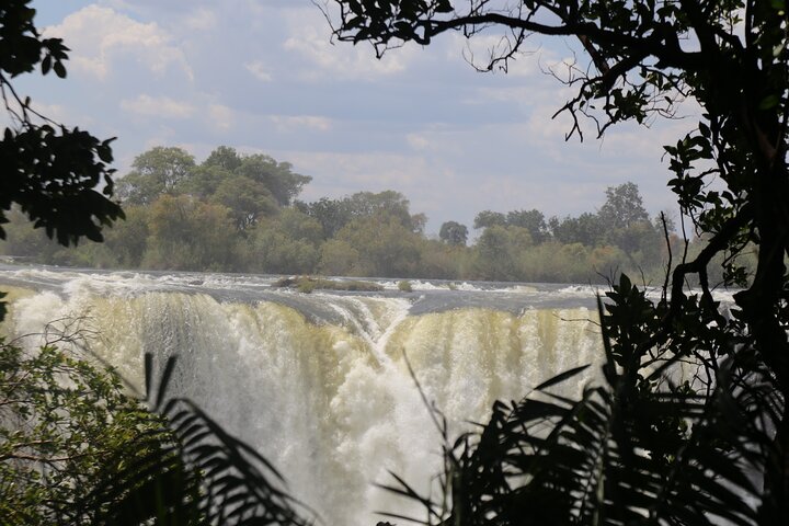 Zimbabwe & Zambia: Guided Tour of the Falls from Both Sides