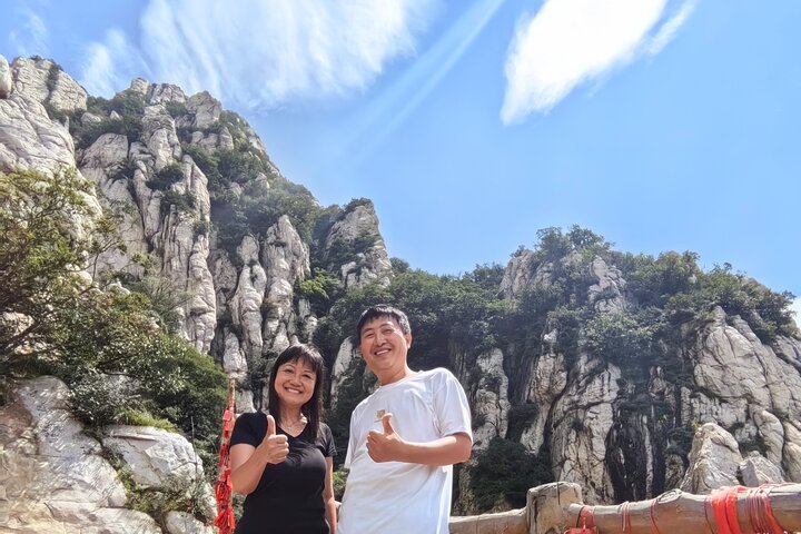 Private Day Tour to Shaolin Temple and Longmen Grottoes from Zhengzhou