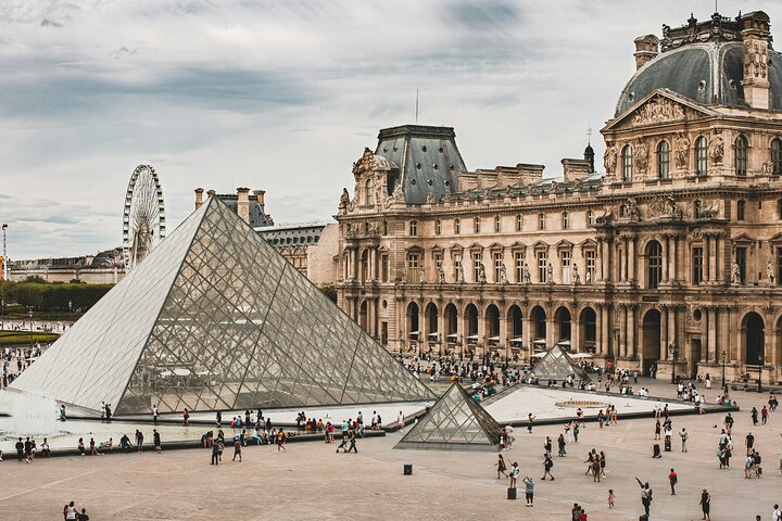 Louvre Museum Masterpieces Guided Tour with Access