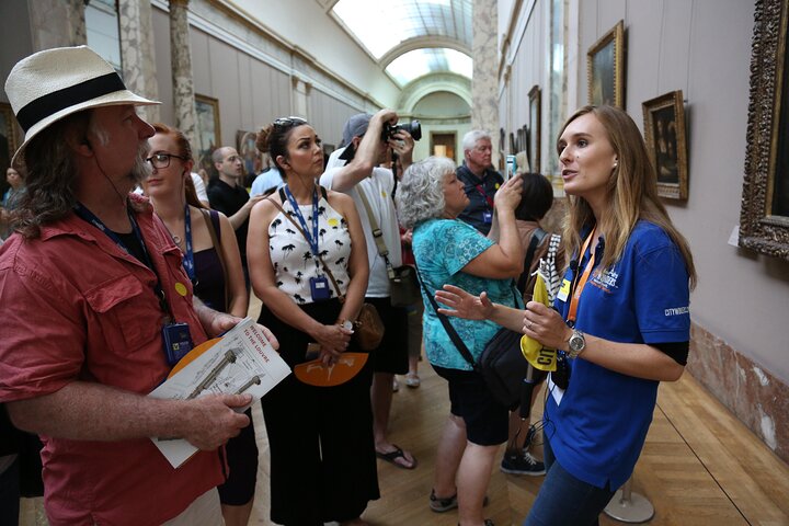 Louvre Museum Masterpieces Guided Tour with Access