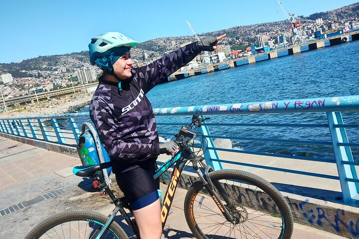 Bicycle ride along the coastal edge of Viña del Mar