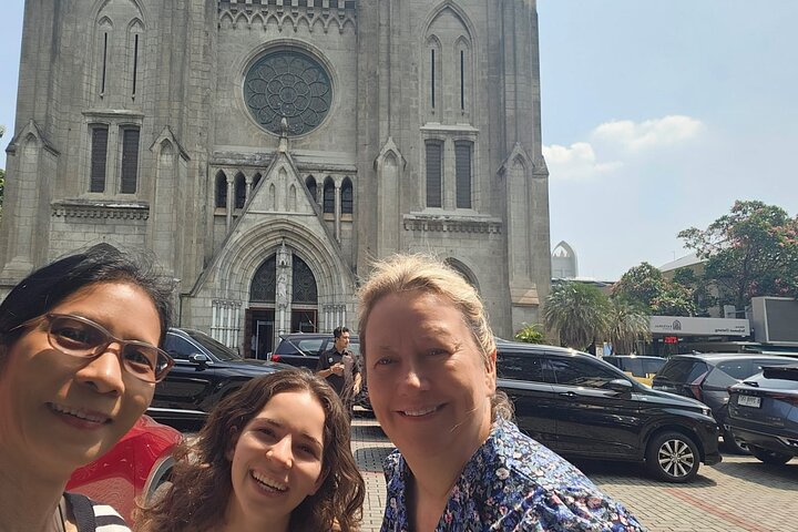 Jakarta Half Day Visit The Monument with Highlight City Tour