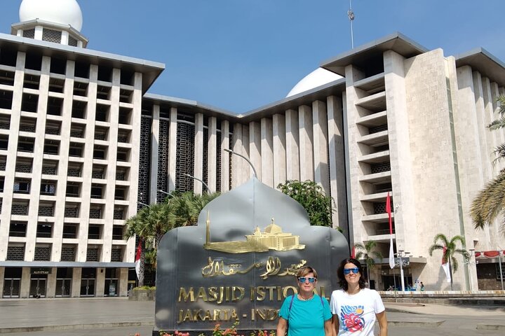 Jakarta Half Day Visit The Monument with Highlight City Tour