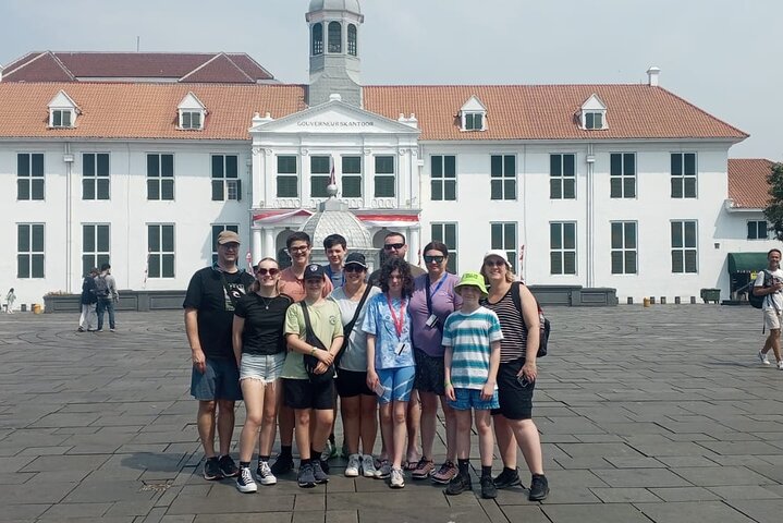Jakarta Half Day Visit The Monument with Highlight City Tour