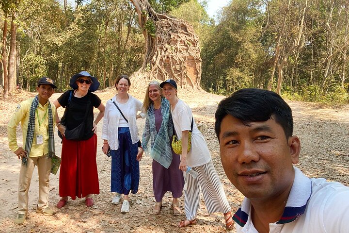 A day Trip Sightseeing Phnom Penh - Siem Reap - Private English Speaking Driver