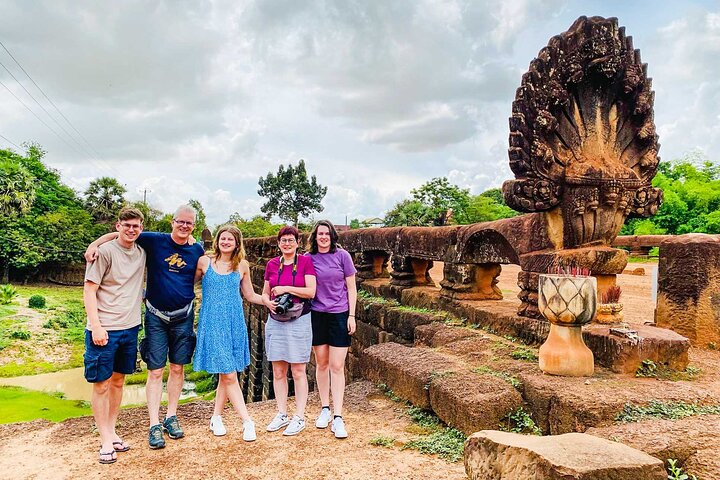 A day Trip Sightseeing Phnom Penh - Siem Reap - Private English Speaking Driver