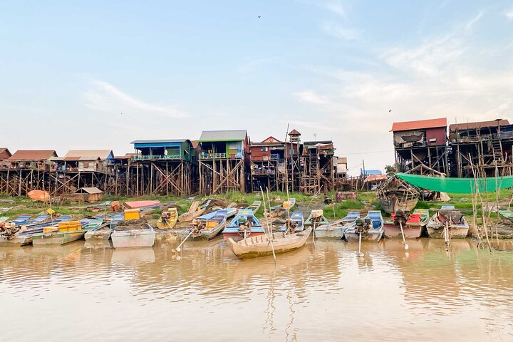 A day Trip Sightseeing Phnom Penh - Siem Reap - Private English Speaking Driver