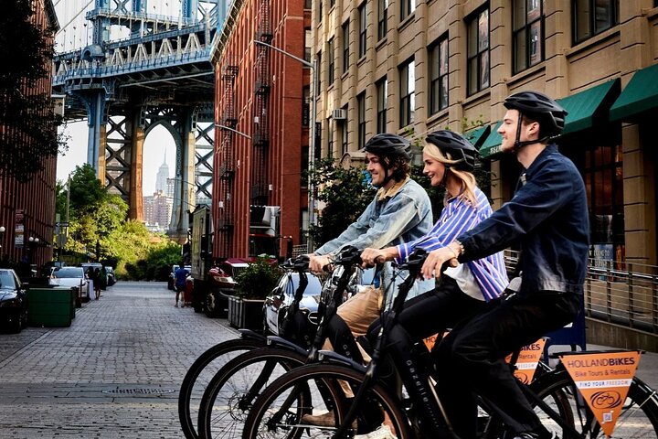 Brooklyn Bridge, DUMBO and Downtown Manhattan Guided Bike Tour