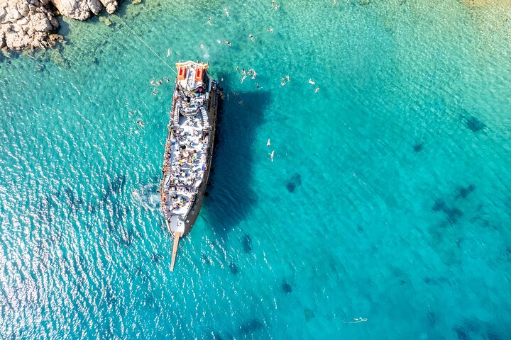 3 Island Luxury Cruise with 4 Swimming Stops with Captain Morgan