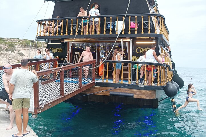 3 Island Luxury Cruise with 4 Swimming Stops with Captain Morgan