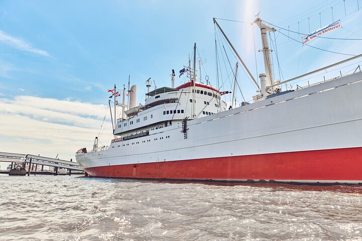 Hamburg: 2-hour harbor cruise