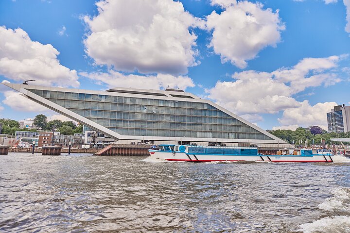 Hamburg: 2-hour harbor cruise