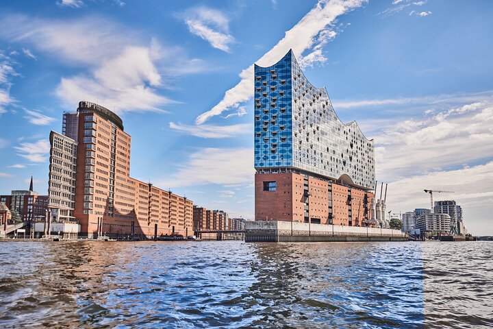 Hamburg: 2-hour harbor cruise